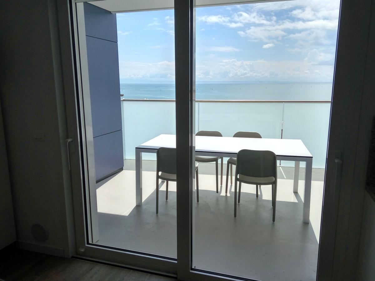 Residenza Edda Lägenhet Lignano Sabbiadoro Exteriör bild